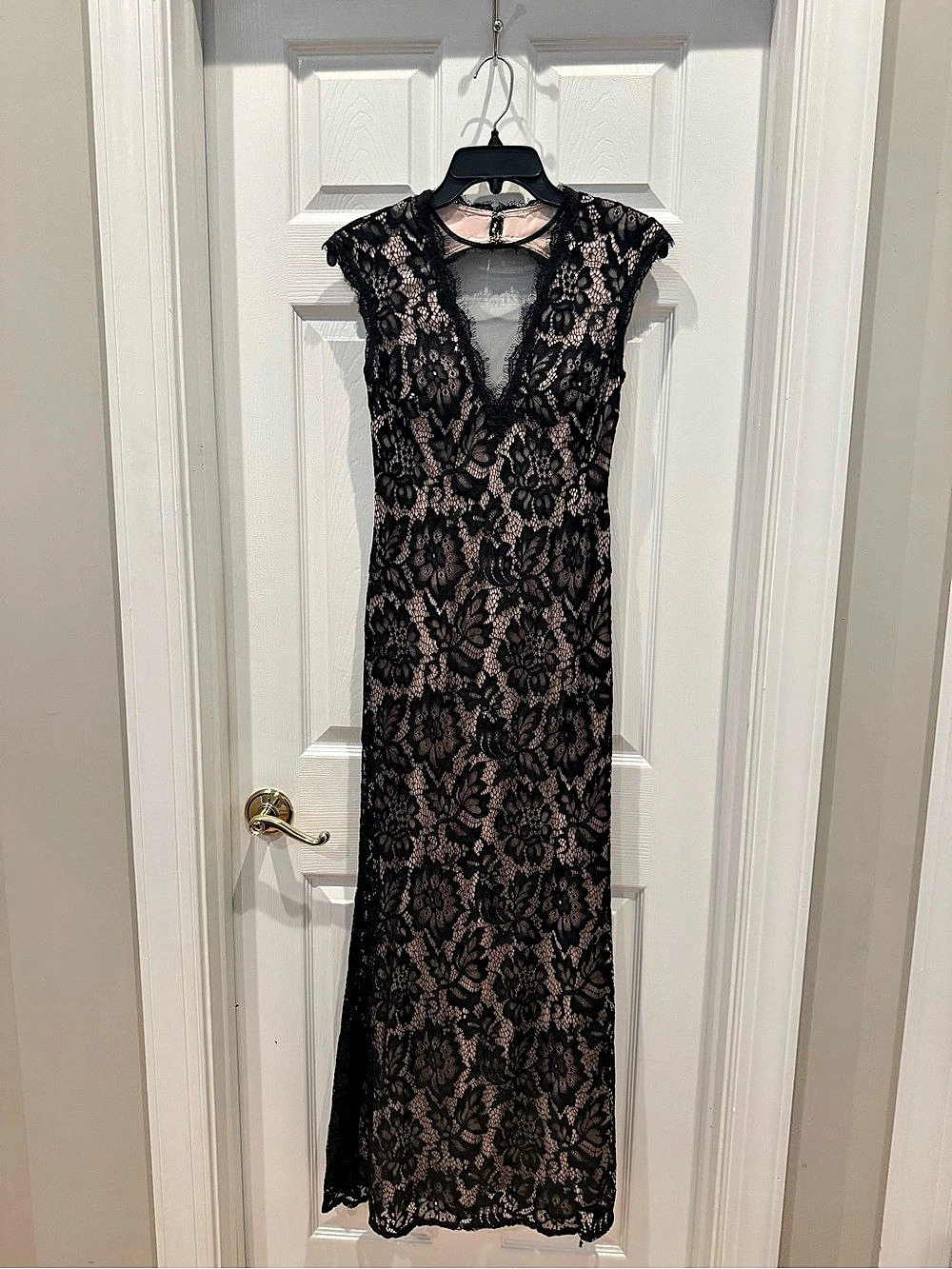 Betsey Adam Floral Lace Evening Dress in Black & Cream Size 2P Like New